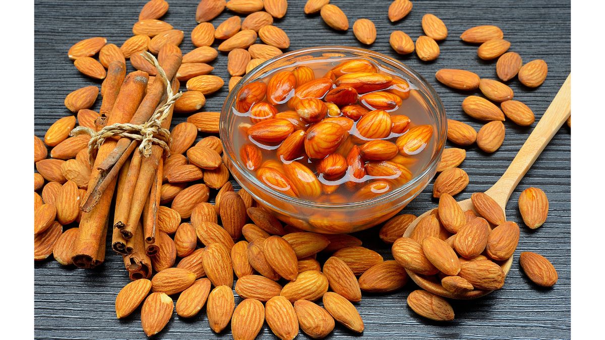 5 Impressive Health Benefits Of Eating Soaked Almonds Every Morning